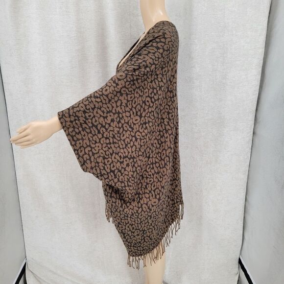 V. Fraas Animal Print Shaw with fringe Women's One Size / Plus Size - Picture 3 of 9